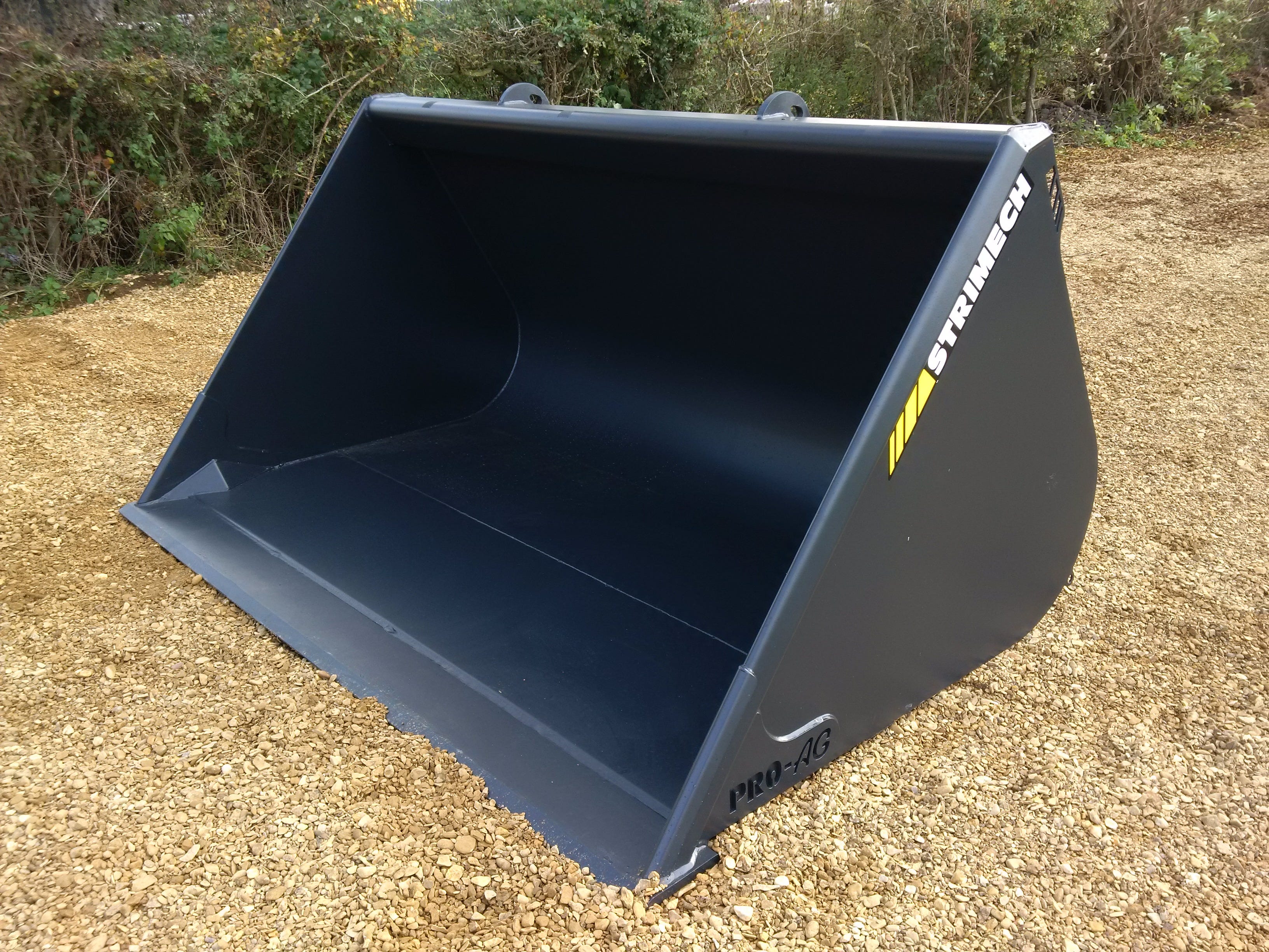 Strimech PRO-AG Bucket, 2.5m3 (88cu.ft) c/w Brackets to fit Merlo - Size: 8'0"W x 4'0"H x 5'3"D, 630kg.