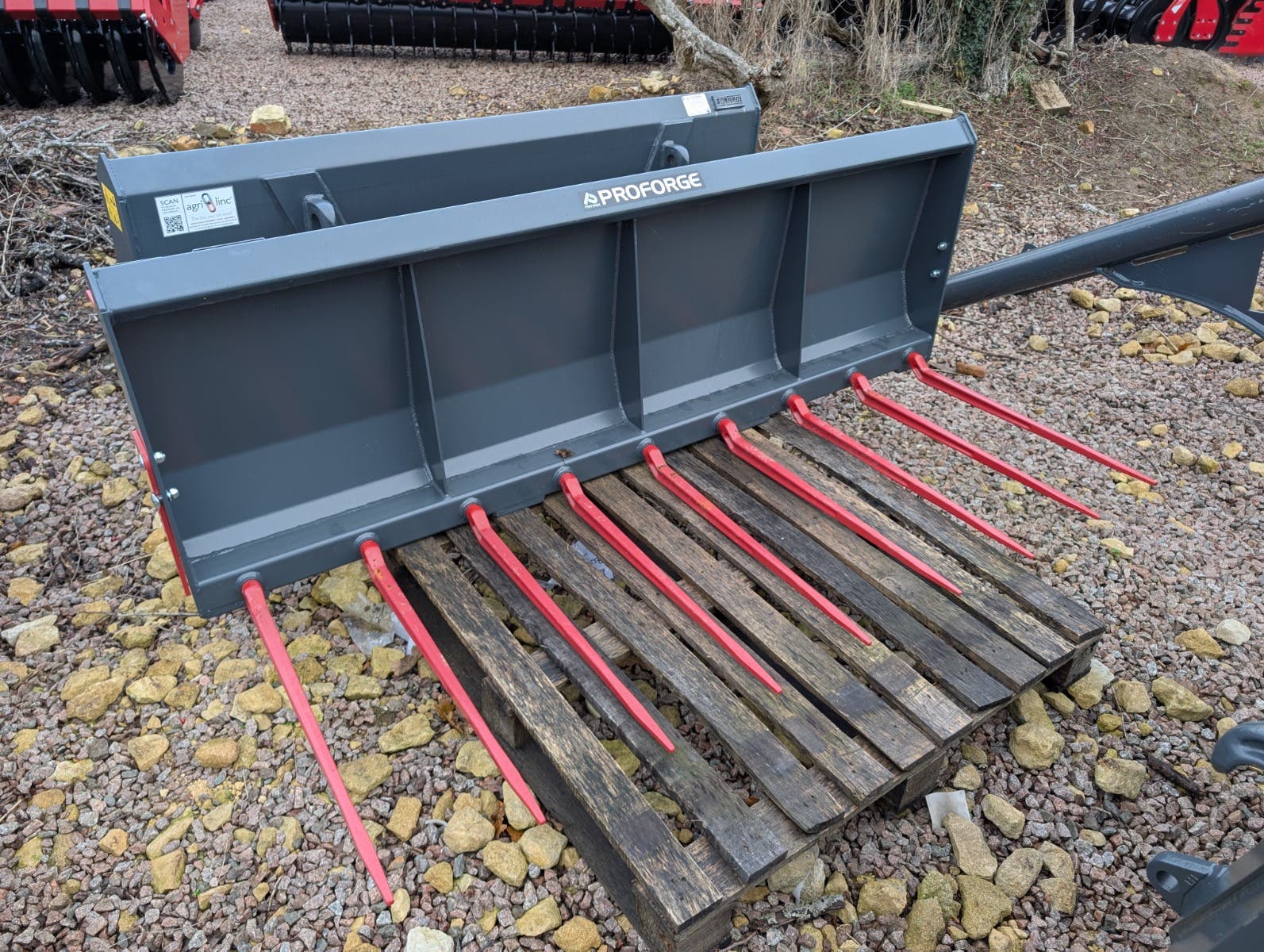 2100mm(7ft), 9 Floor Tines, Muck Fork Euro Bracket
