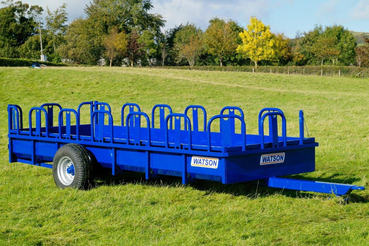 16ft (21 Head Space) Wood Floor Tombstone Feed Trailer